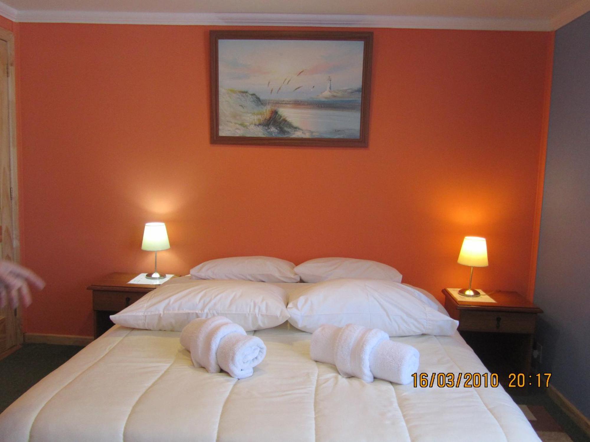 Patagonia Swiss House Hotel Puerto Natales Bagian luar foto